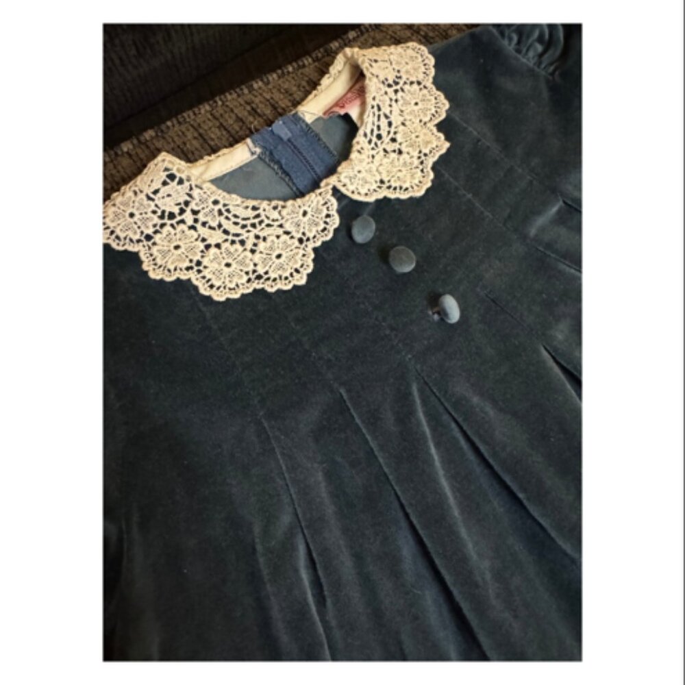 Vintage Beatique Girls Velvet Dress Size 5 –Blue Holiday Dress with Lace Collar - Picture 4 of 9